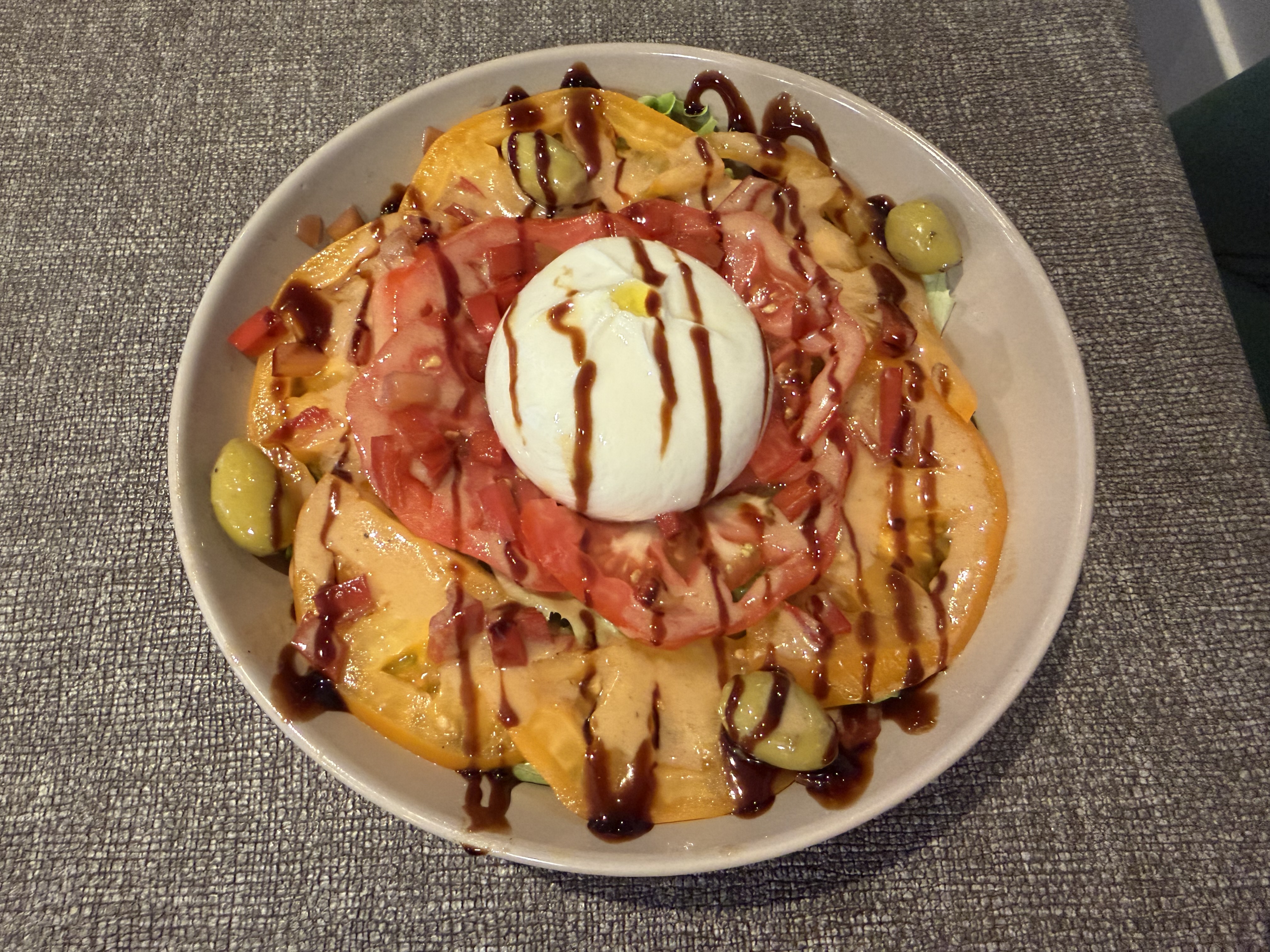 Salade burrata melon tomates balsamique - L'Atypic Bergerac Dordogne